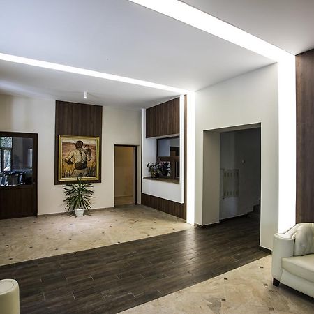 Hotel Orbita Шумен Экстерьер фото