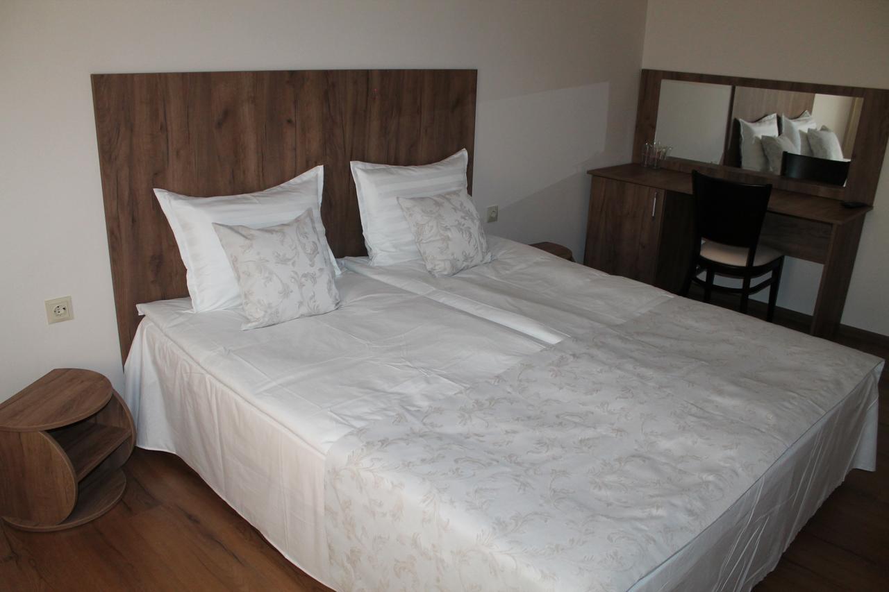 Hotel Orbita Шумен Экстерьер фото