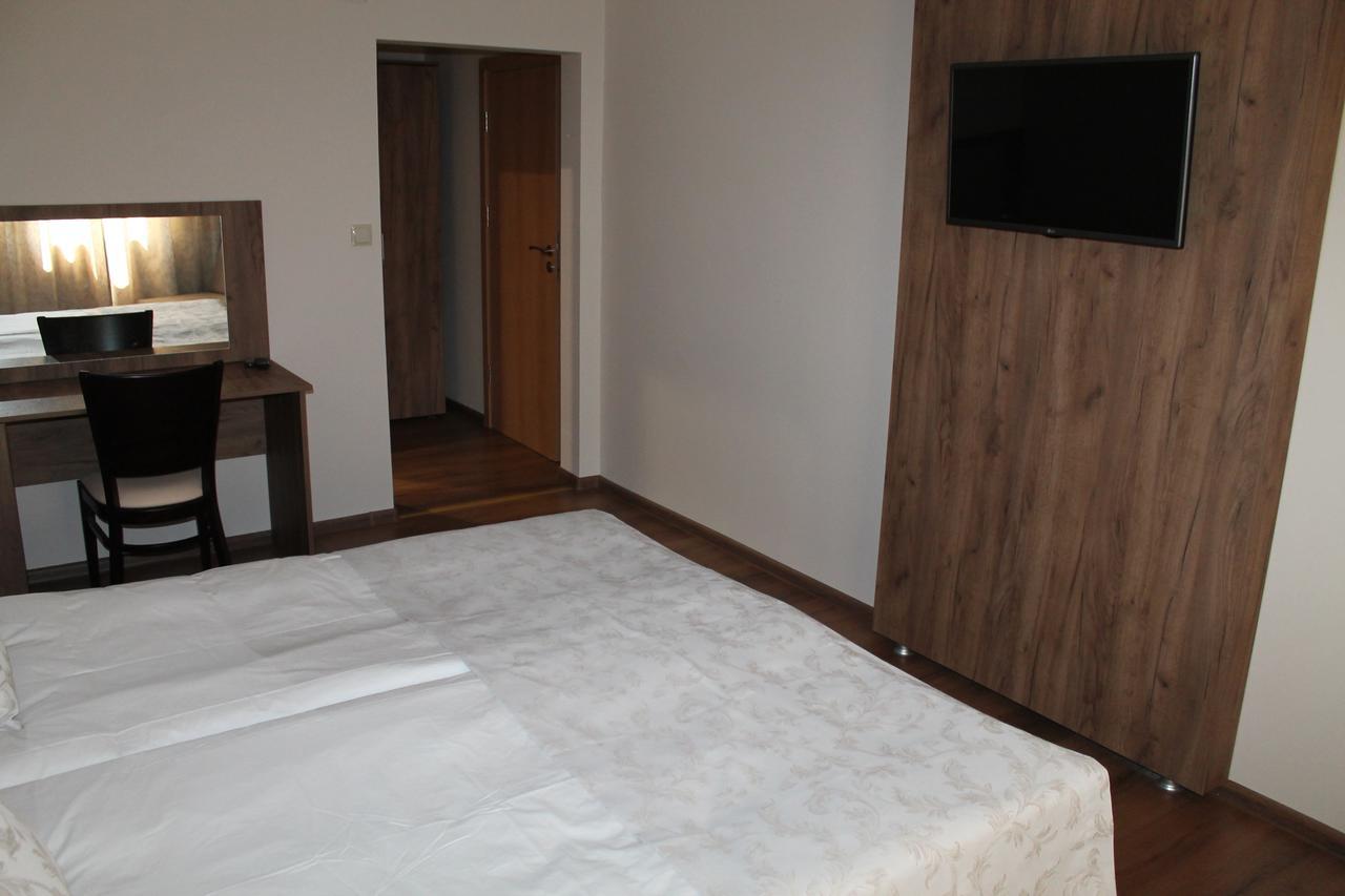 Hotel Orbita Шумен Экстерьер фото