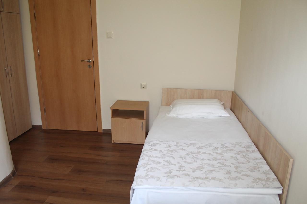 Hotel Orbita Шумен Экстерьер фото